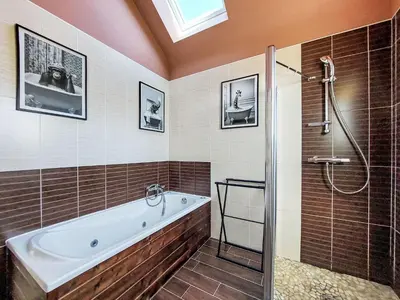 Salle de bains dans l'établissement Holiday Home Cassiopée by Interhome