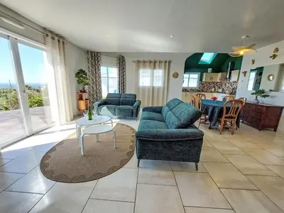 Coin salon dans l'établissement Holiday Home Cassiopée by Interhome