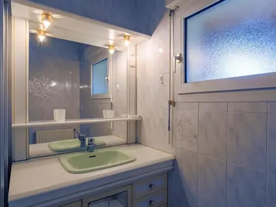 Salle de bains dans l'établissement Holiday Home Blaues Meer by Interhome