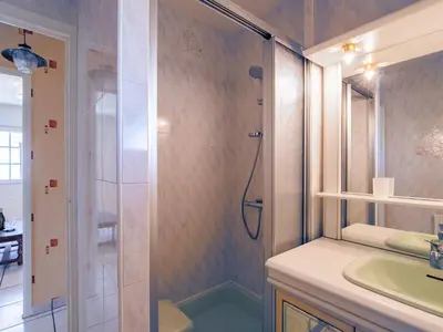 Salle de bains dans l'établissement Holiday Home Blaues Meer by Interhome