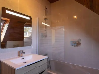 Salle de bains dans l'établissement Holiday Home Blaues Meer by Interhome