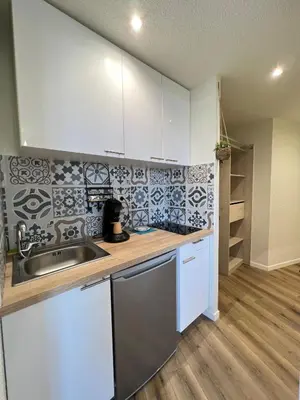 Cuisine ou kitchenette dans l'établissement Couett'Hôtel Brest Port de plaisance, Les pieds dans l'eau