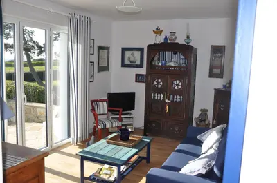 Télévision ou salle de divertissement dans l'établissement Maison de vacances au bord de la plage