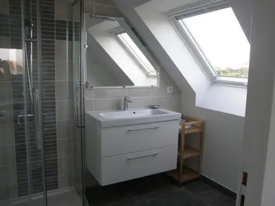 Salle de bains dans l'établissement Location Tromeal Lasalle meublé de tourisme 4 étoiles