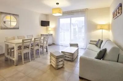 Coin salon dans l'établissement Résidence Vacances Bleues Les Jardins d'Arvor