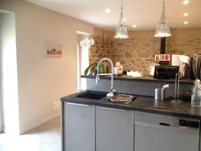 Cuisine ou kitchenette dans l'établissement Le Clos Pen Kear