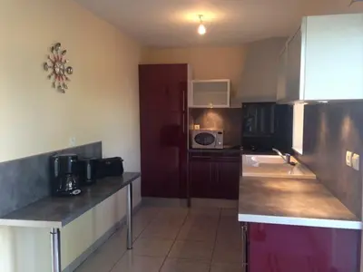 Cuisine ou kitchenette dans l'établissement Ar baradoz