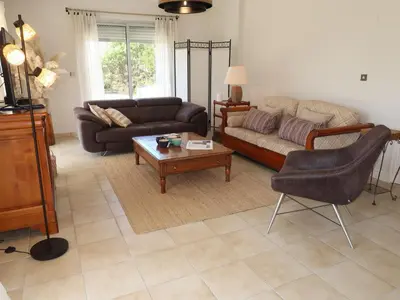 Coin salon dans l'établissement Holiday Home Cremiou Beach by Interhome
