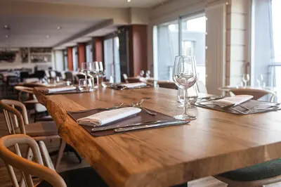 Restaurant ou autre lieu de restauration dans l'établissement Hôtel Valdys Thalasso & Spa - Beau rivage