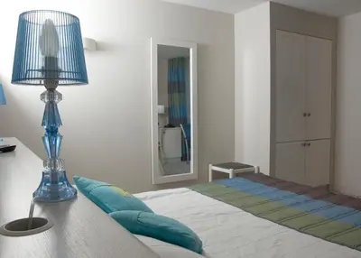 Un ou plusieurs lits dans un hébergement de l'établissement Logis Hôtel Vent d'Iroise