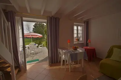 Coin salon dans l'établissement Gîtes de La Ferme De Kereven