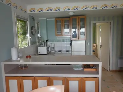 Cuisine ou kitchenette dans l'établissement Résidence De La Corniche - vue sur mer