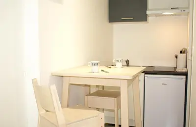 Cuisine ou kitchenette dans l'établissement Studios meublés Brest Saint Marc