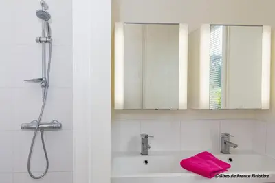 Salle de bains dans l'établissement La maison du port