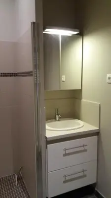Salle de bains dans l'établissement Lesneven Appart Nuitee