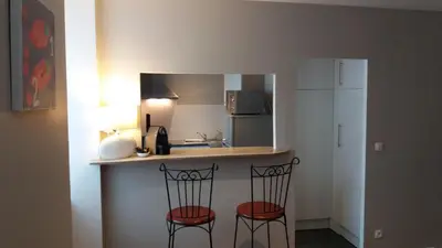 Cuisine ou kitchenette dans l'établissement Lesneven Appart Nuitee