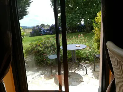 Jardin de l'établissement Chez Herveline Le Fer - Chambres et table d'hôtes