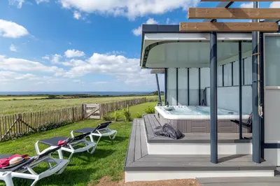 Balcon ou terrasse dans l'établissement La maison des gardiens de l'Océan & spa - Les Gîte de Fabie - Plougonvelin