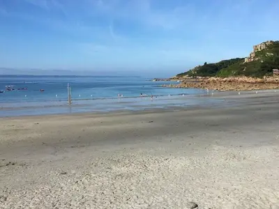 Plan de l'établissement Maison bretonne avec cour fleurie, WIFI et vélos à 1,4 km des plages à Trébeurden - FR-1-368-71