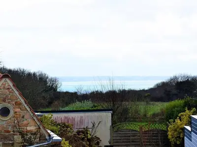 Plan de l'établissement Maison bretonne avec cour fleurie, WIFI et vélos à 1,4 km des plages à Trébeurden - FR-1-368-71