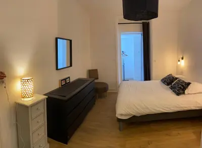 Un ou plusieurs lits dans un hébergement de l'établissement LA VILLE A LA MER N°1