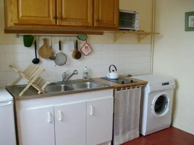 Cuisine ou kitchenette dans l'établissement Gîte du port Rhu
