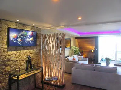 Télévision ou salle de divertissement dans l'établissement ville close
