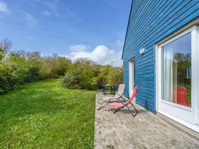 Jardin de l'établissement Holiday Home maison bleue by Interhome