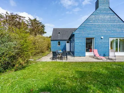 Jardin de l'établissement Holiday Home maison bleue by Interhome
