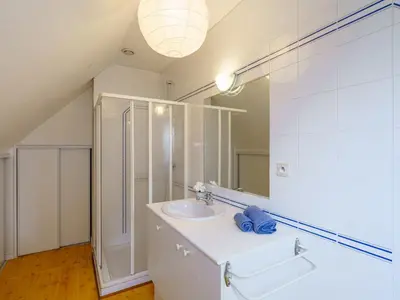 Salle de bains dans l'établissement Holiday Home maison bleue by Interhome