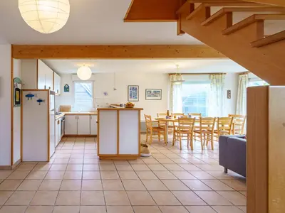 Cuisine ou kitchenette dans l'établissement Holiday Home maison bleue by Interhome