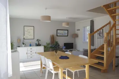 Télévision ou salle de divertissement dans l'établissement Maison 