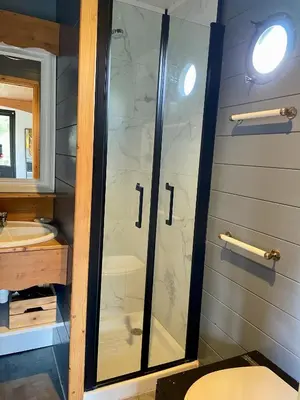 Salle de bains dans l'établissement Roul'hôte du bout du monde