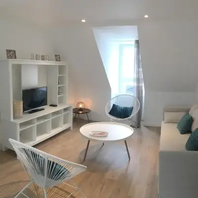 La ville à la mer numéro 2 duplex en plein coeur du centre ville au calme terrasse et parking privé