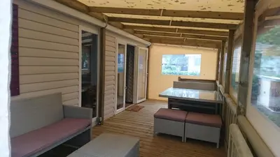 Coin salon dans l'établissement Mobile Home dans Domaine de Kerlann