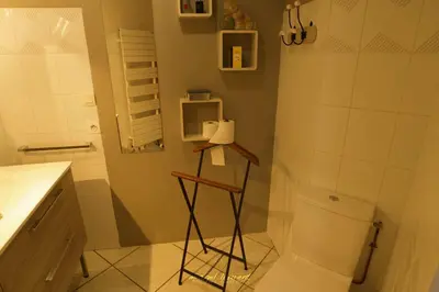 Salle de bains dans l'établissement Guest house Chante vent