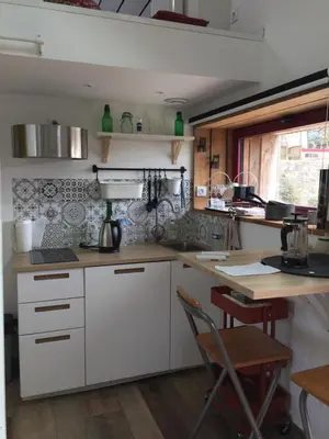 Cuisine ou kitchenette dans l'établissement Le Gîte 