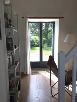 Bibliothèque dans l'appartement