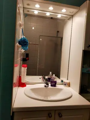 Salle de bains dans l'établissement La petite maison bleue