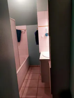 Salle de bains dans l'établissement La petite maison bleue