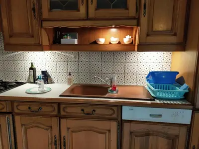 Cuisine ou kitchenette dans l'établissement La petite maison bleue