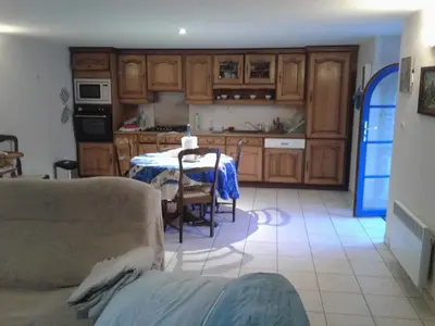 Cuisine ou kitchenette dans l'établissement La petite maison bleue