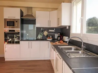Cuisine ou kitchenette dans l'établissement Holiday Home Reve de Mer by Interhome