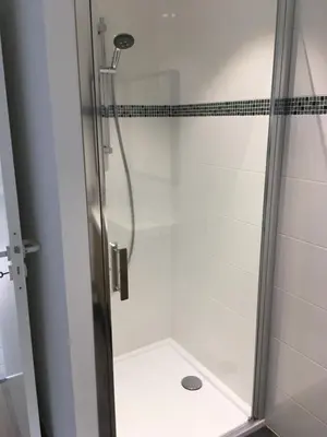 Salle de bains dans l'établissement LA VILLE A LA MER N°3