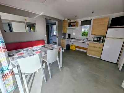 Cuisine ou kitchenette dans l'établissement Camping de Lanven