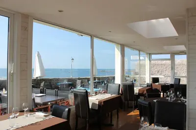 Vue générale sur la mer ou vue sur la mer prise depuis l'hôtel