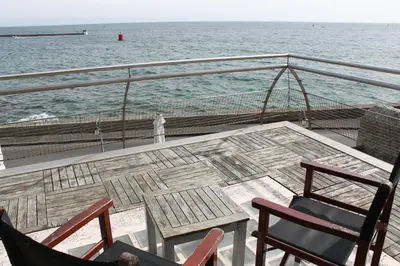 Vue générale sur la mer ou vue sur la mer prise depuis l'hôtel