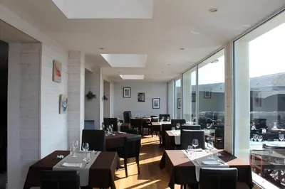 Restaurant ou autre lieu de restauration dans l'établissement Le Poisson d'Avril