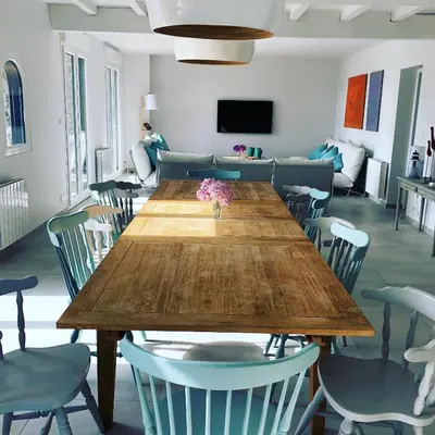 Télévision ou salle de divertissement dans l'établissement Roscoff Beach House