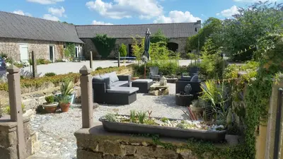 Jardin de l'établissement L'Effraie des Clochers